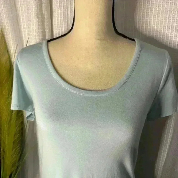Tahari Women’s Size M Soft Modal Short Sleeve Light Blue Scoop Neck Top - Picture 2 of 11